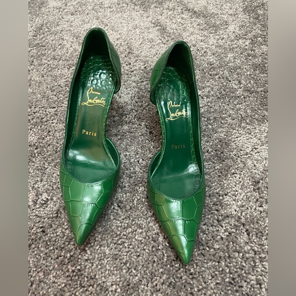 Christian Louboutin Green Size 7 women’s pumps. Sexy and Classy statement piece. - Picture 1 of 6